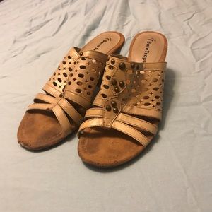 Bare Traps tan leather sandals size 6